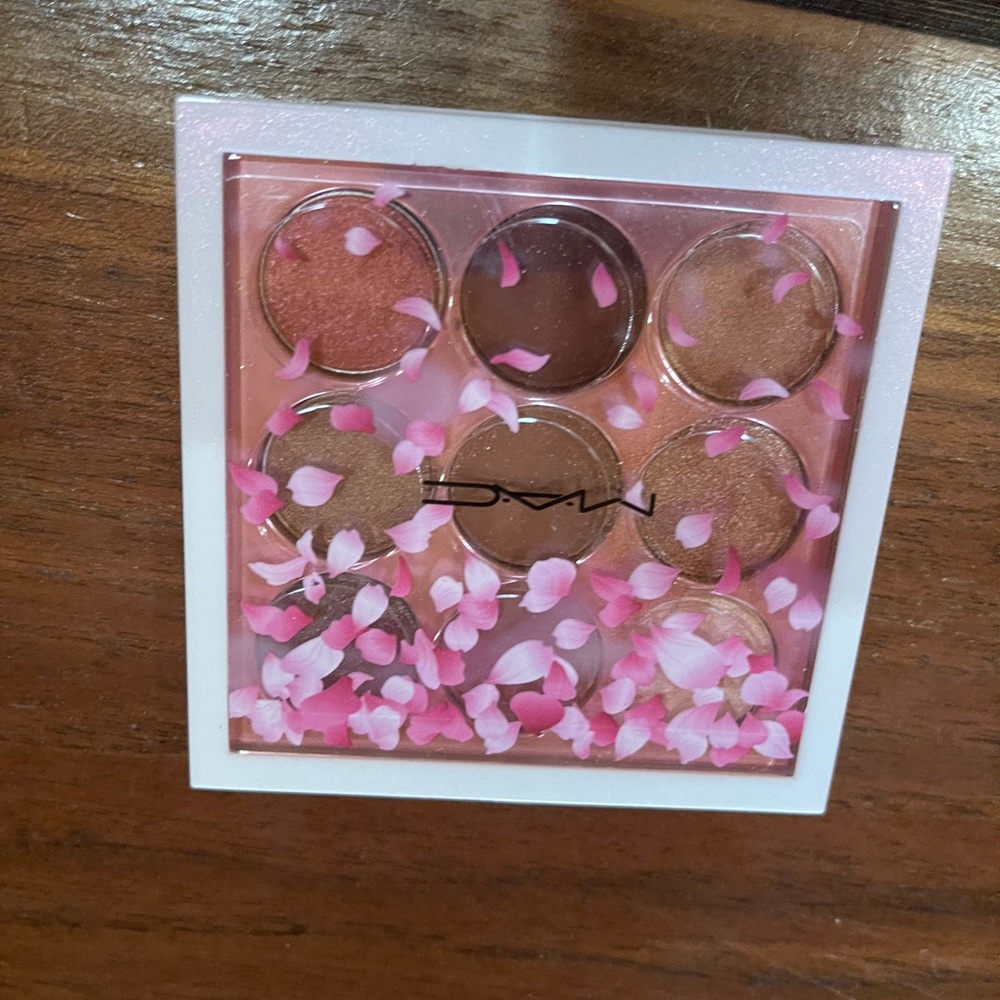 Mac cosmetics eyeshadow palette